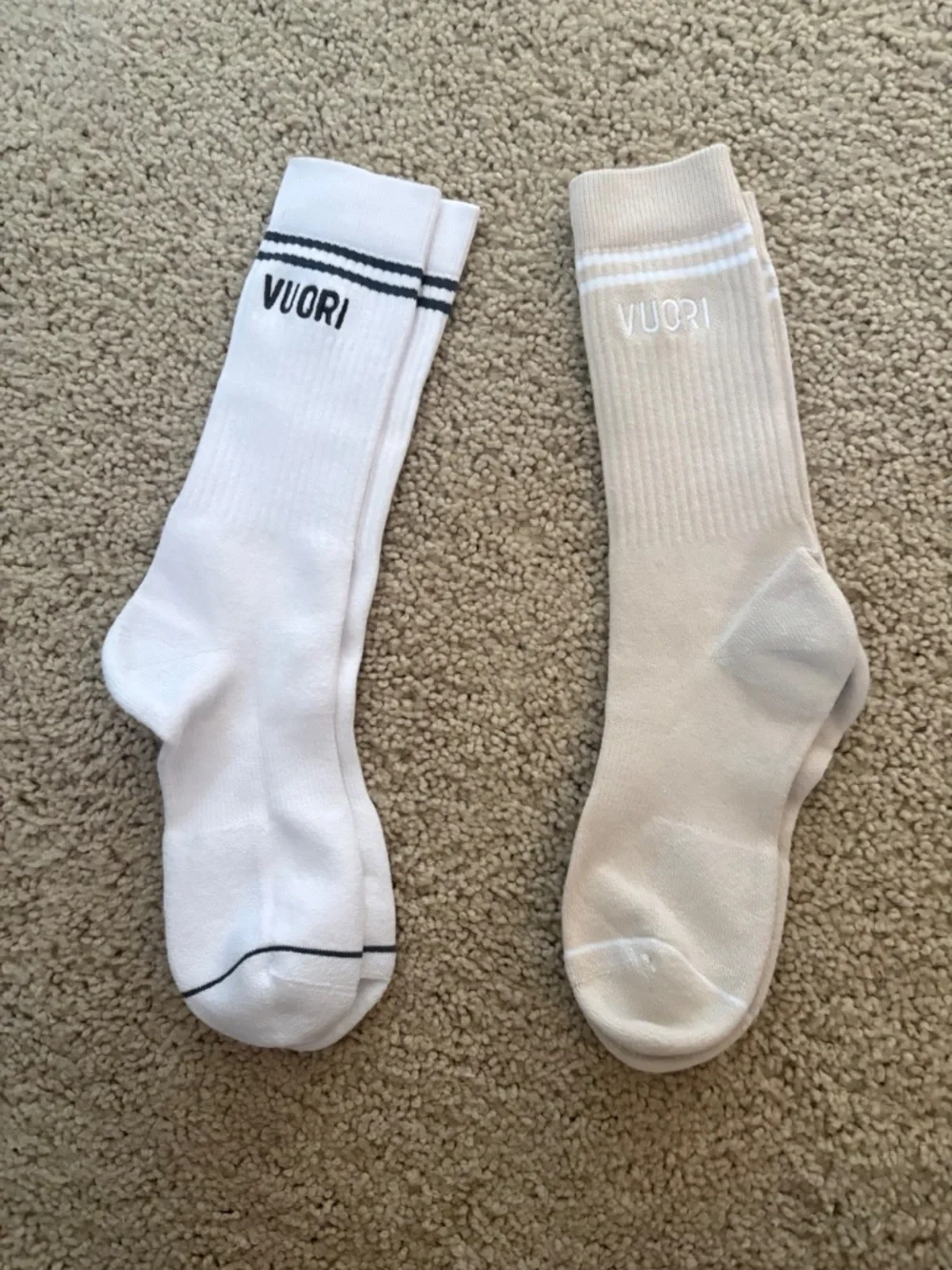 Vuori Crew two pairs Socks Salt Heather/White Size Large NWOT